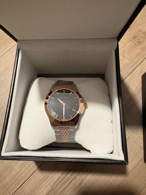Gucci Two-Tone Silver and Rose Gold Stainless Steel Watch with Black Dial